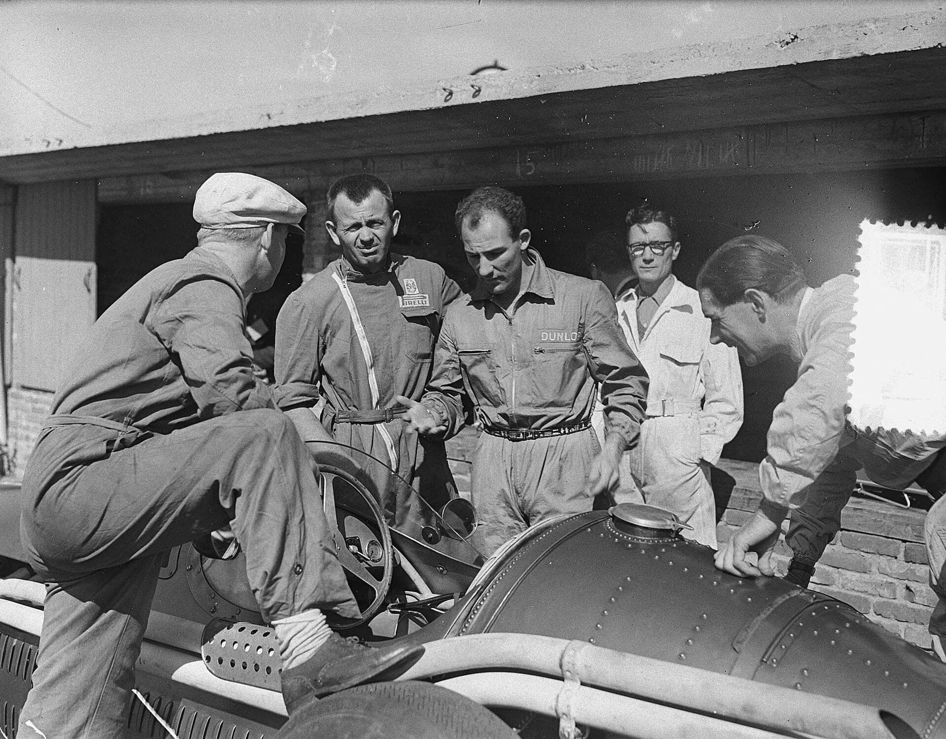 Historical Formula 1 photograph: Stirling Moss-Alf Francis-Peter Walker-Maserati 250F- GP Olanda, 1955