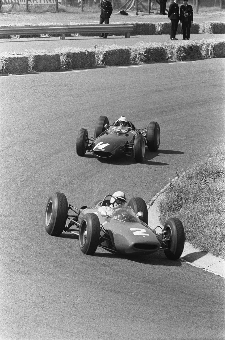 Historical Formula 1 photograph: John Surtees Richie Ginther GP Olanda, 1963