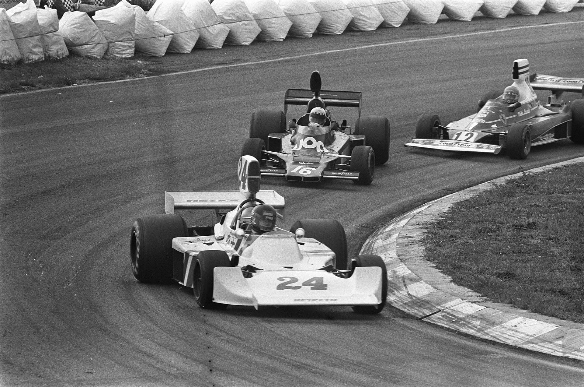 Historical Formula 1 photograph: Hunt Pryce Lauda, 1975