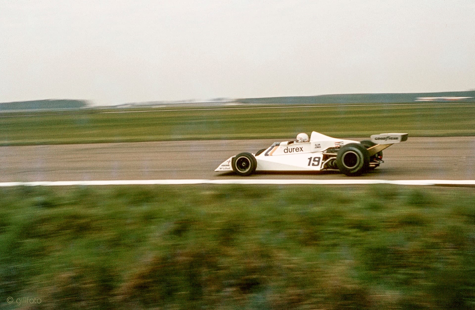 Historical Formula 1 photograph: Alan Jones Surtees, 1976