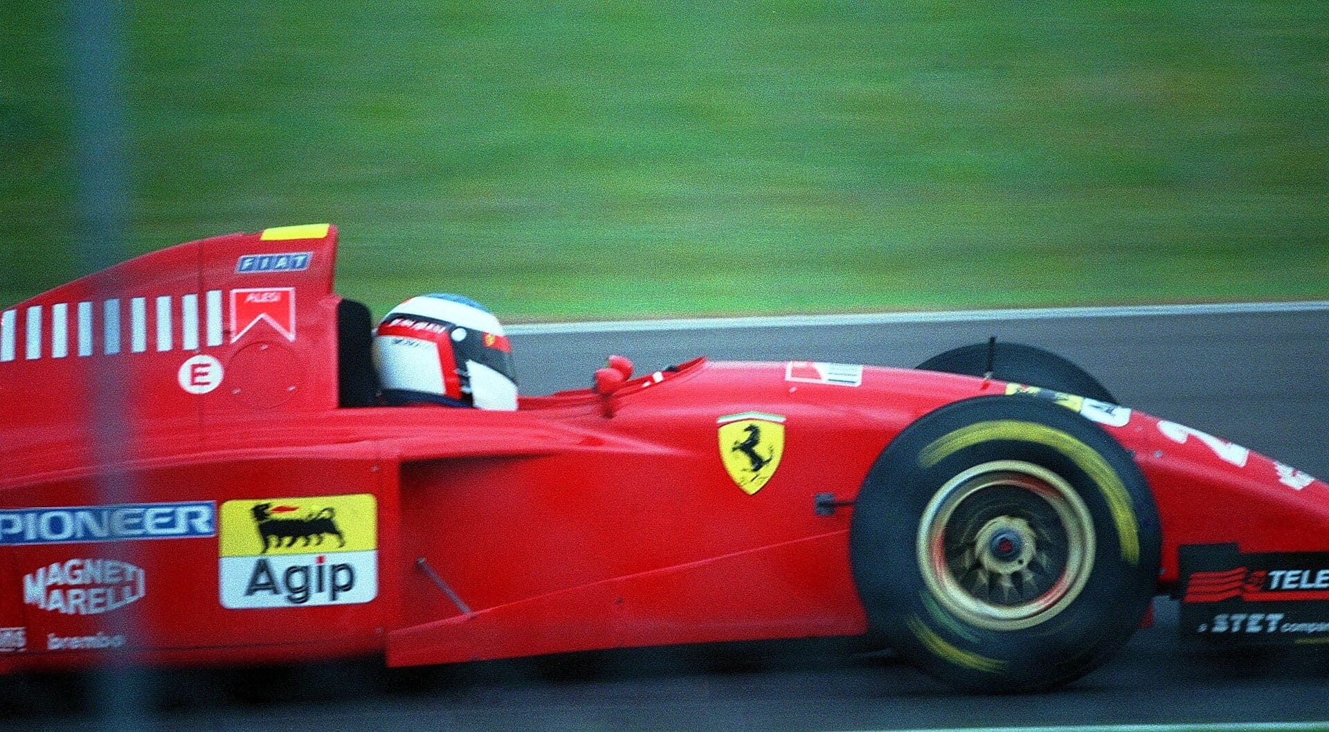 Historical Formula 1 photograph: Jean Alesi Ferrari 412T2 GP Bretagna Silverstone, 1995