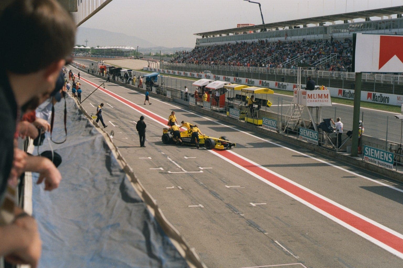 Historical Formula 1 photograph: Jordan Spagna, 2001