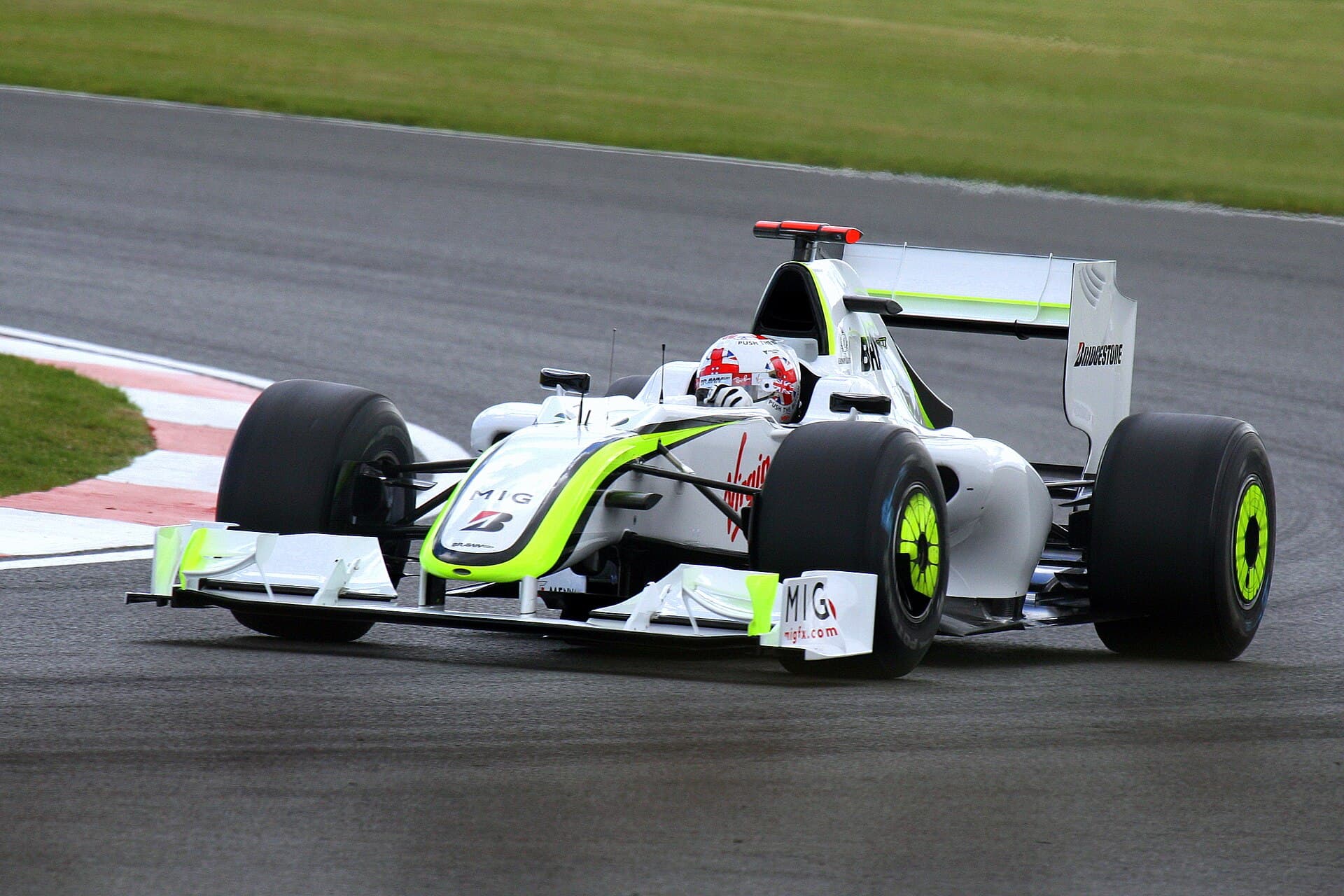 Historical Formula 1 photograph: Button Brawn, 2009