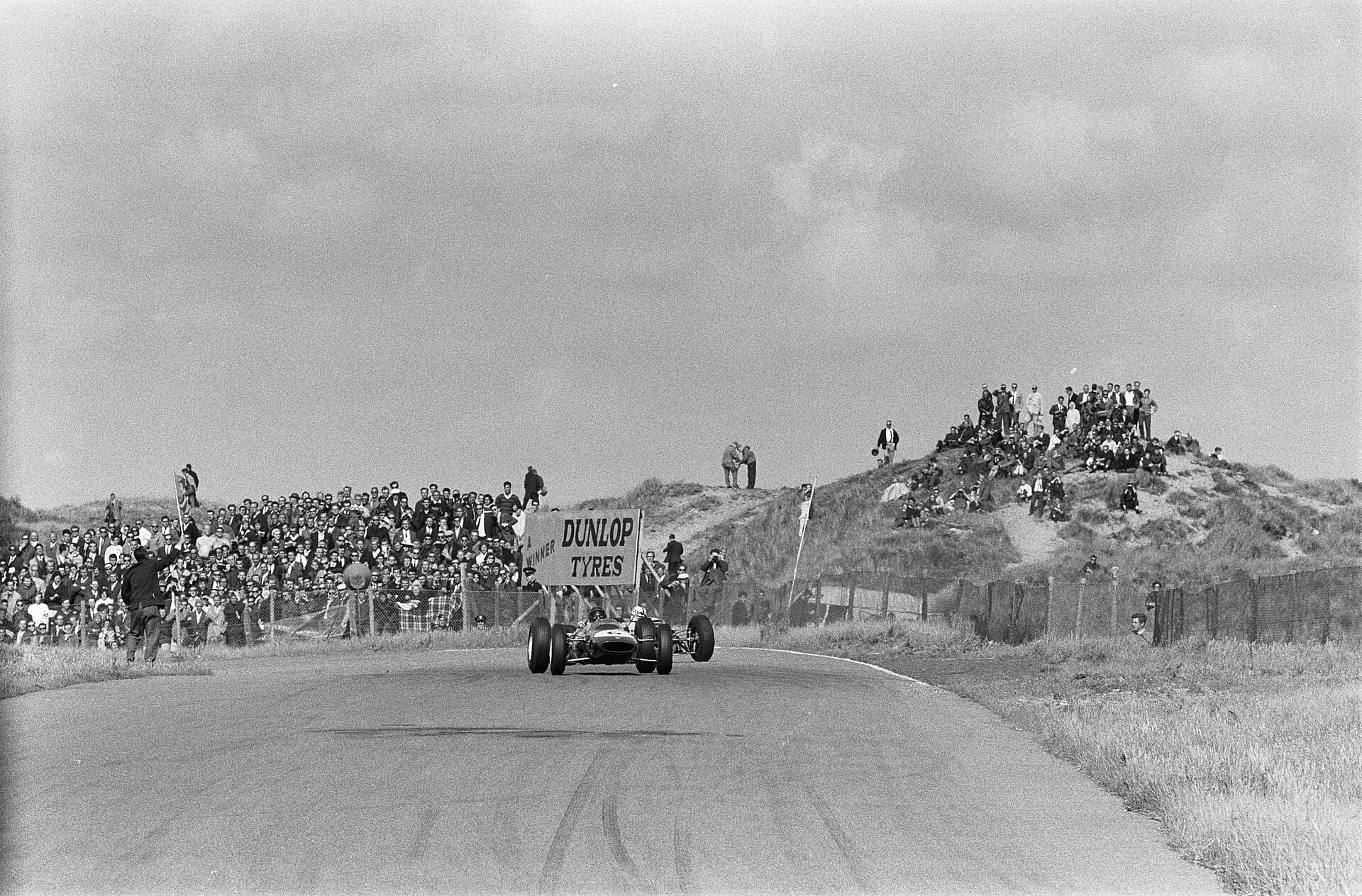 Historical Formula 1 photograph: Jim Clark, 1963