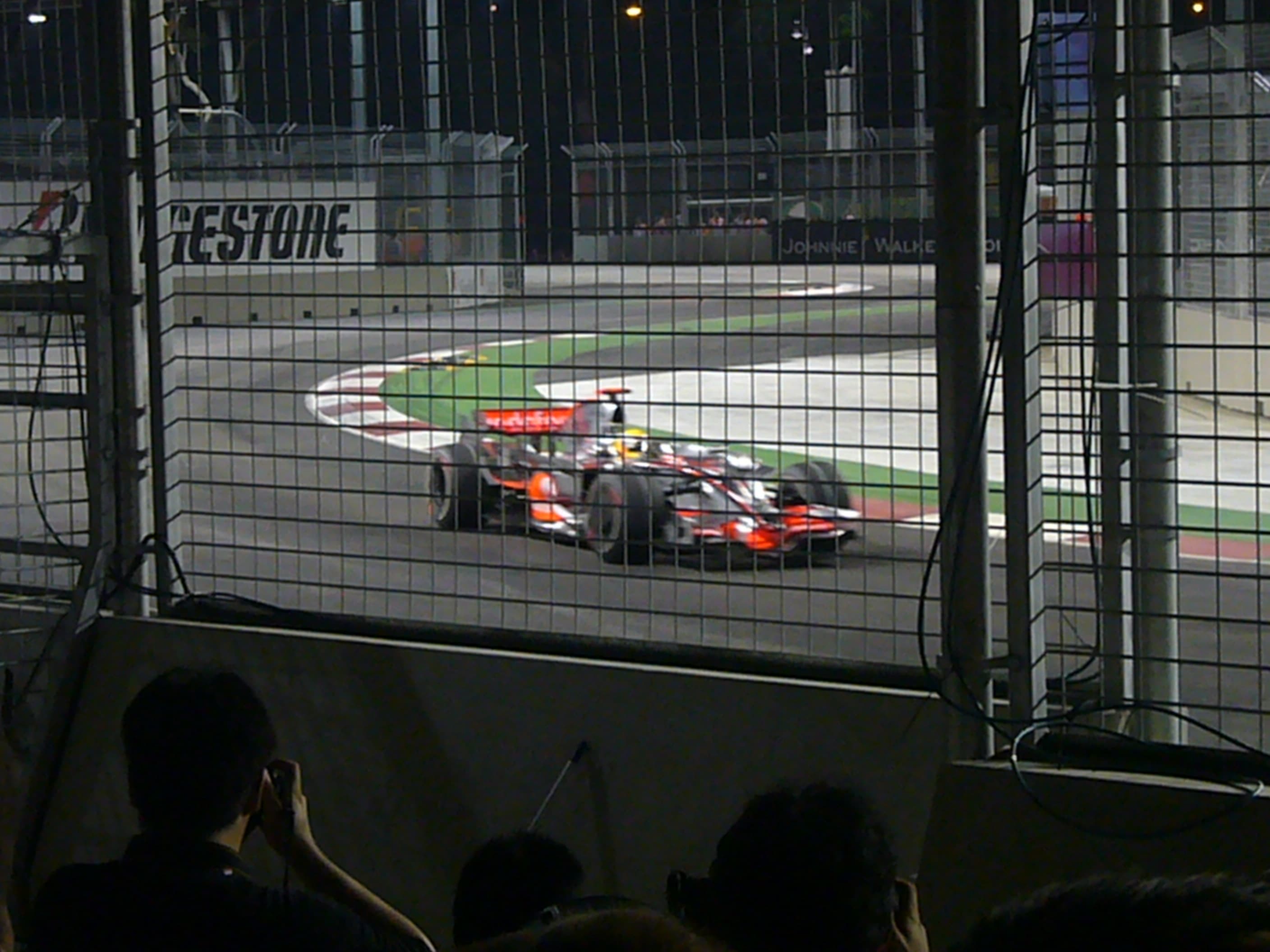 Historical Formula 1 photograph: Hamilton Singapore, 2008