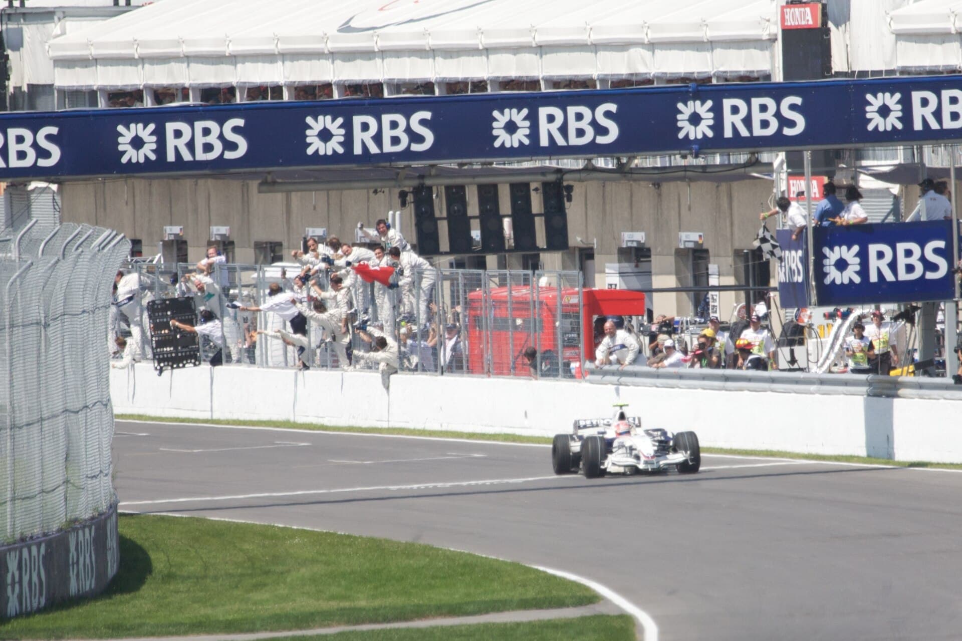 Historical Formula 1 photograph: Robert Kubica, 2008