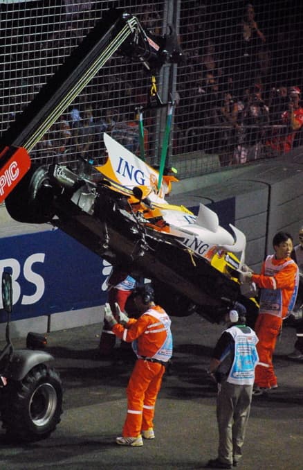 Historical Formula 1 photograph: Renault Piquet Singapore, 2008
