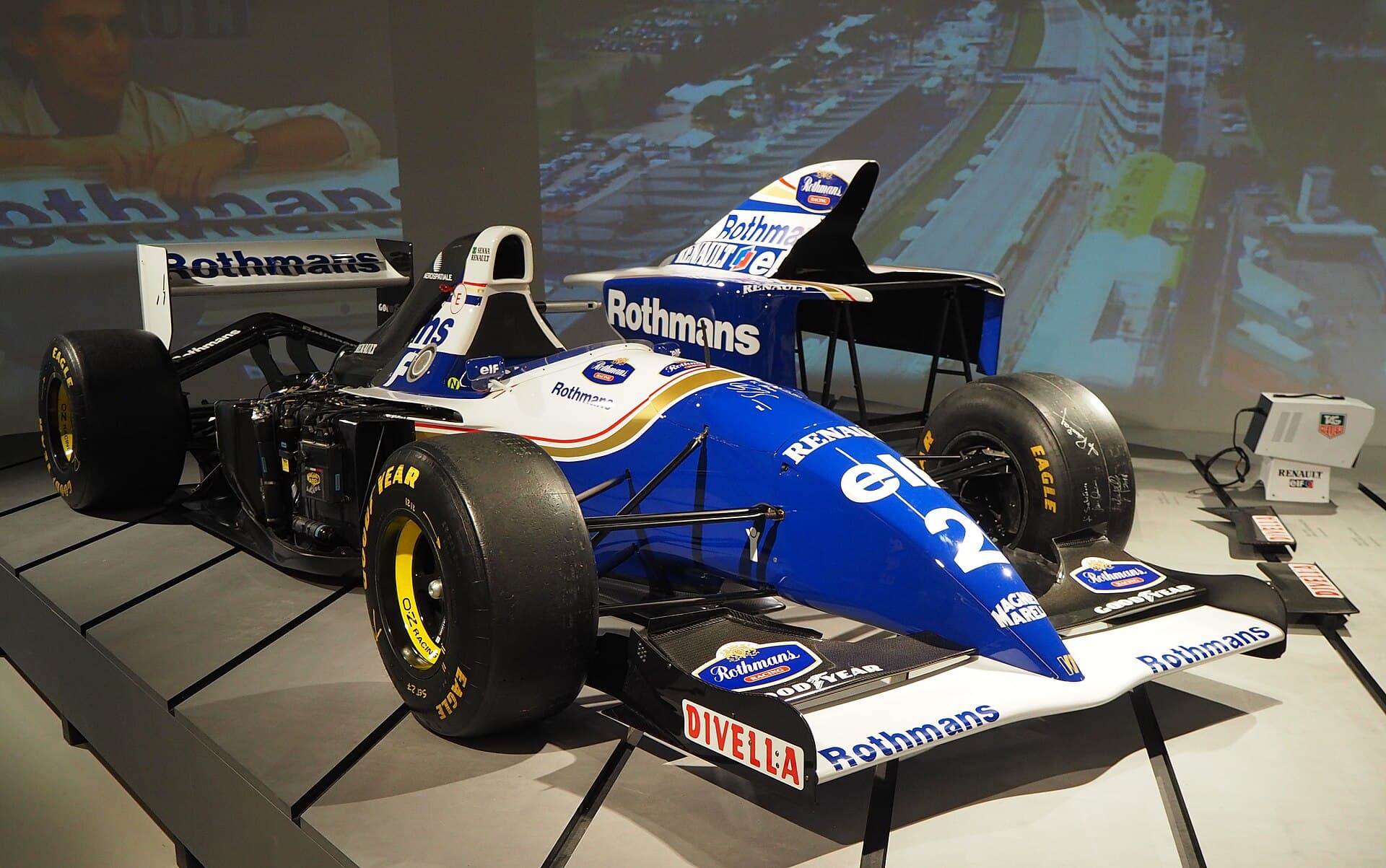 Historical Formula 1 photograph: Senna Williams, 1994