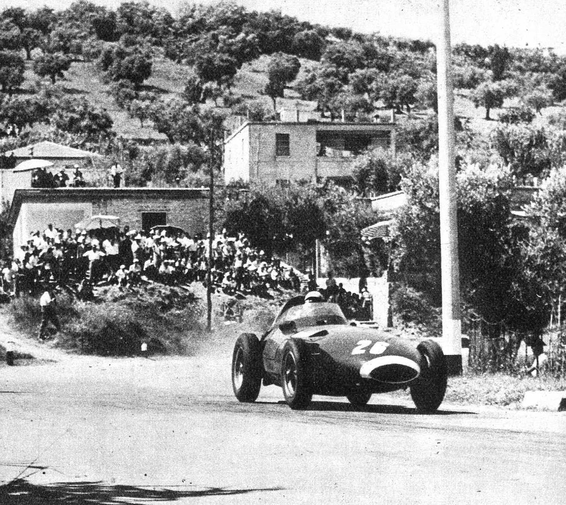 Historical Formula 1 photograph: Stirling Moss Pescara, 1957