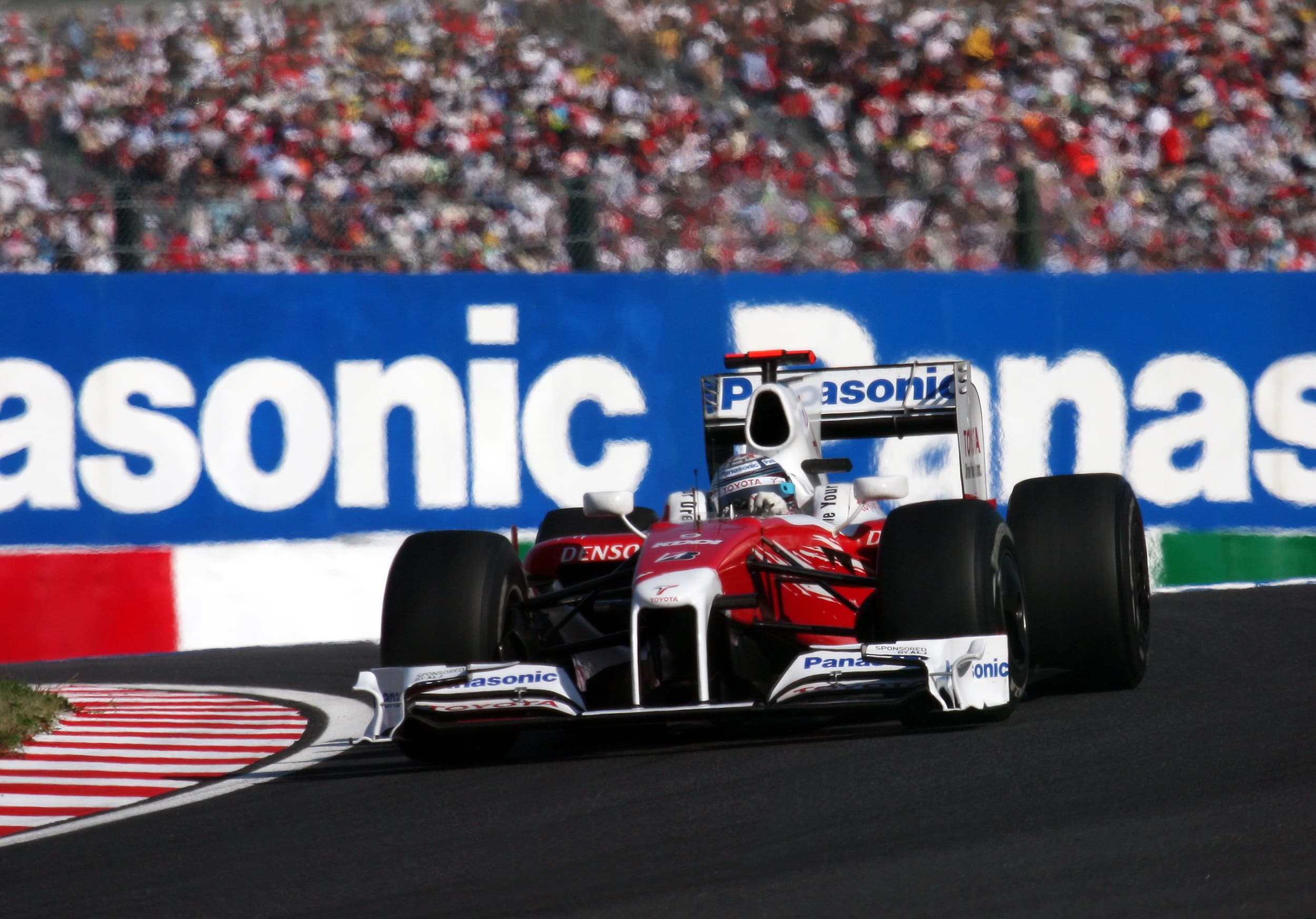 Historical Formula 1 photograph: Toyota TF109, 2009