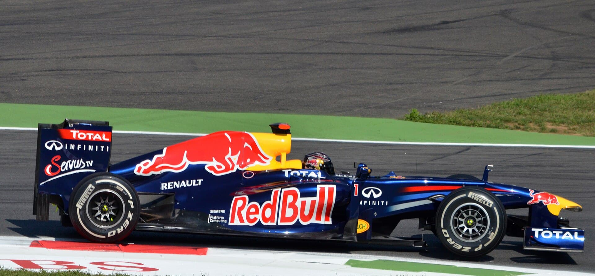 Historical Formula 1 photograph: Red Bull RB7 Monza, 2011