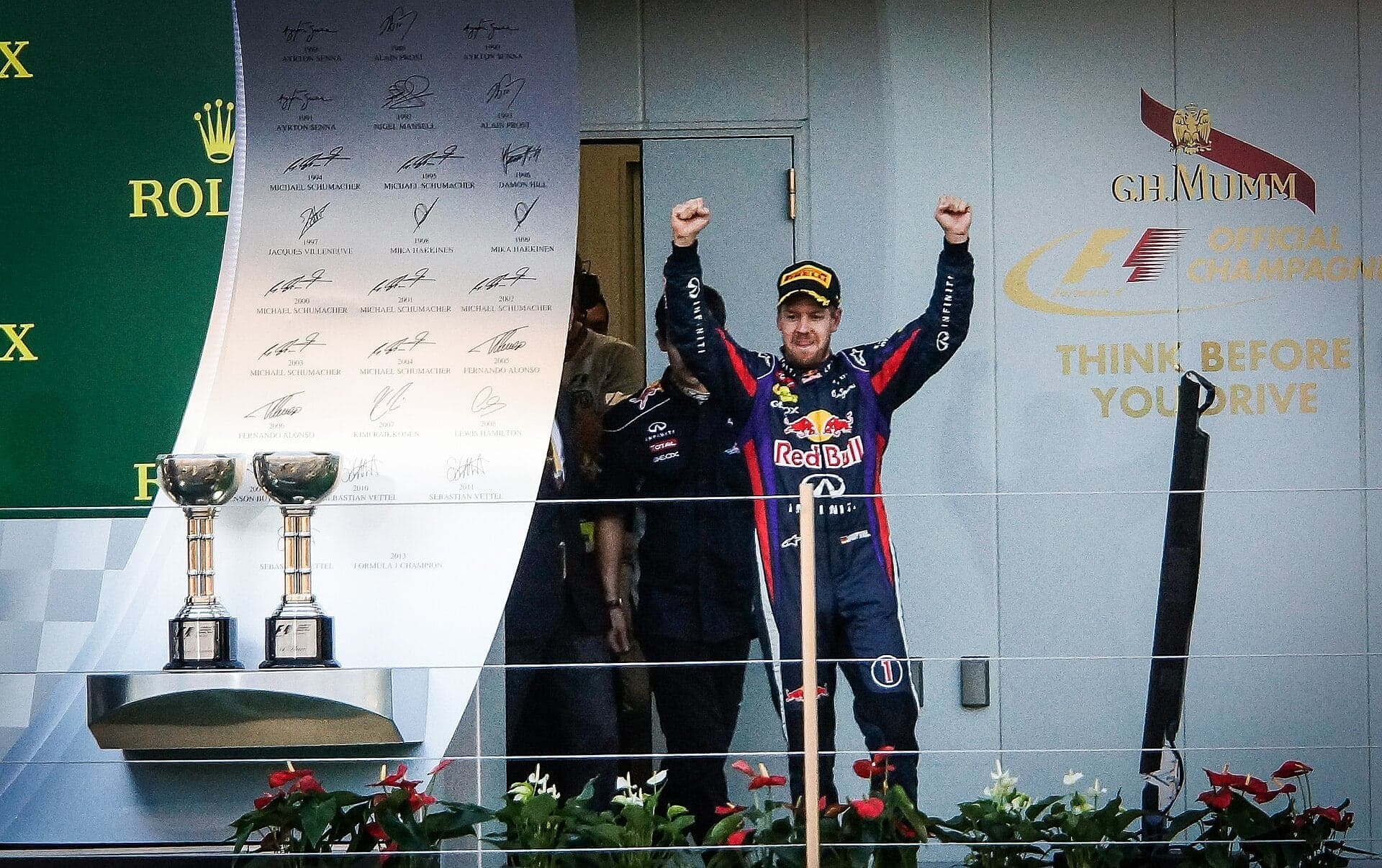 Historical Formula 1 photograph: Vettel Suzuka, 2013