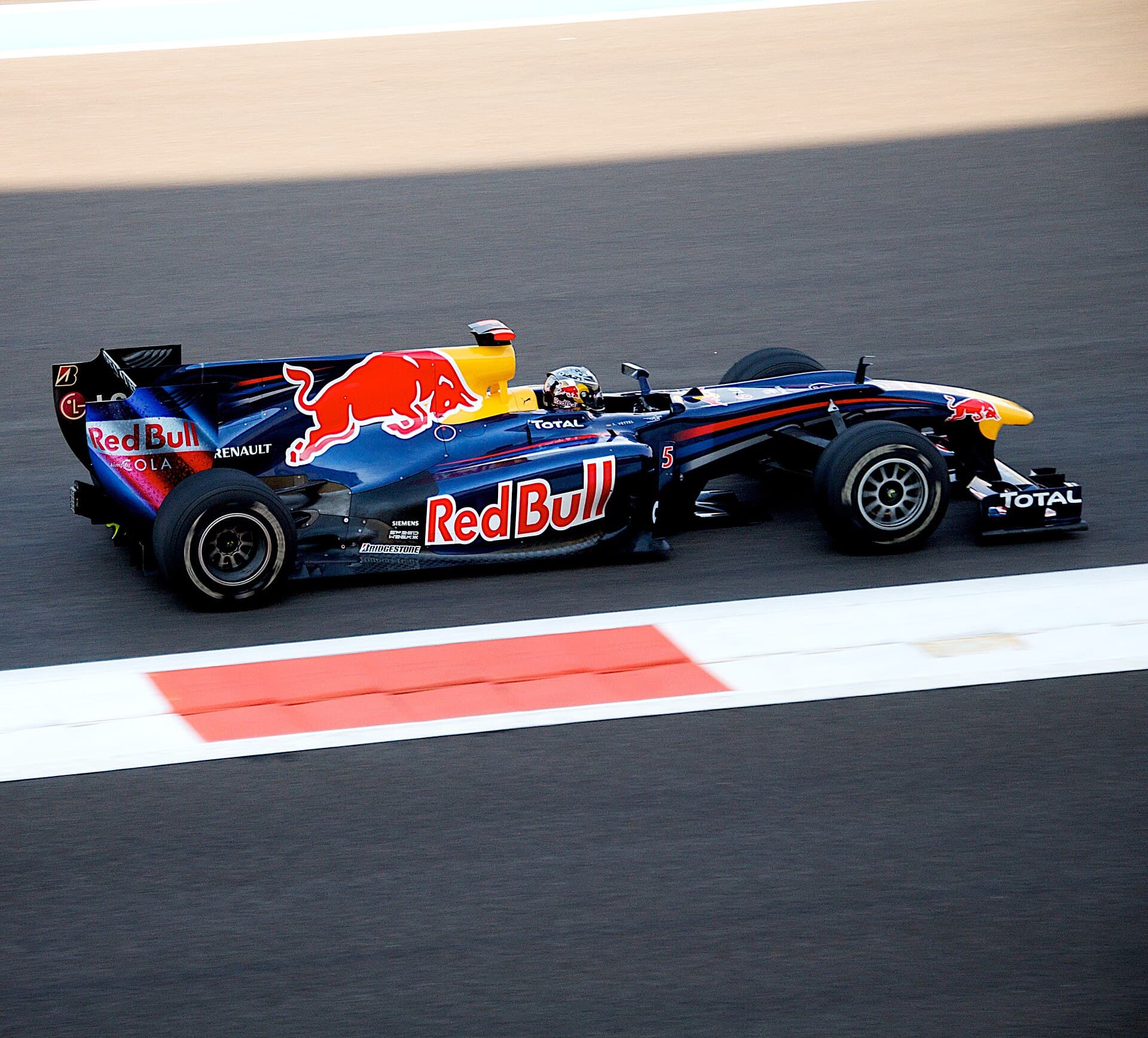 Historical Formula 1 photograph: Vettel, 2010